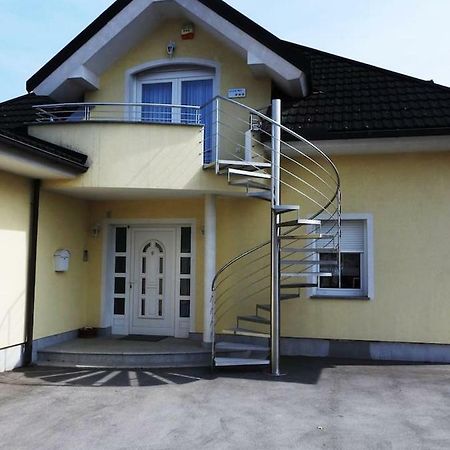 Natasha'S Garden House Apartment Dol pri Ljubljani Exterior photo