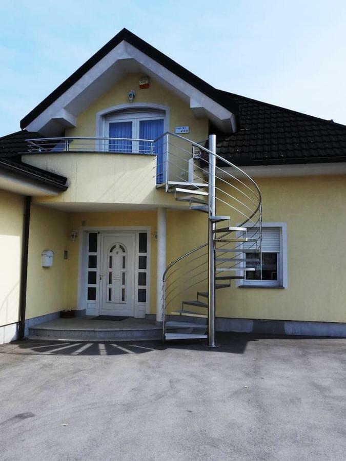 Natasha'S Garden House Apartment Dol pri Ljubljani Exterior photo